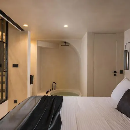To Ble Hani, The Old Town House